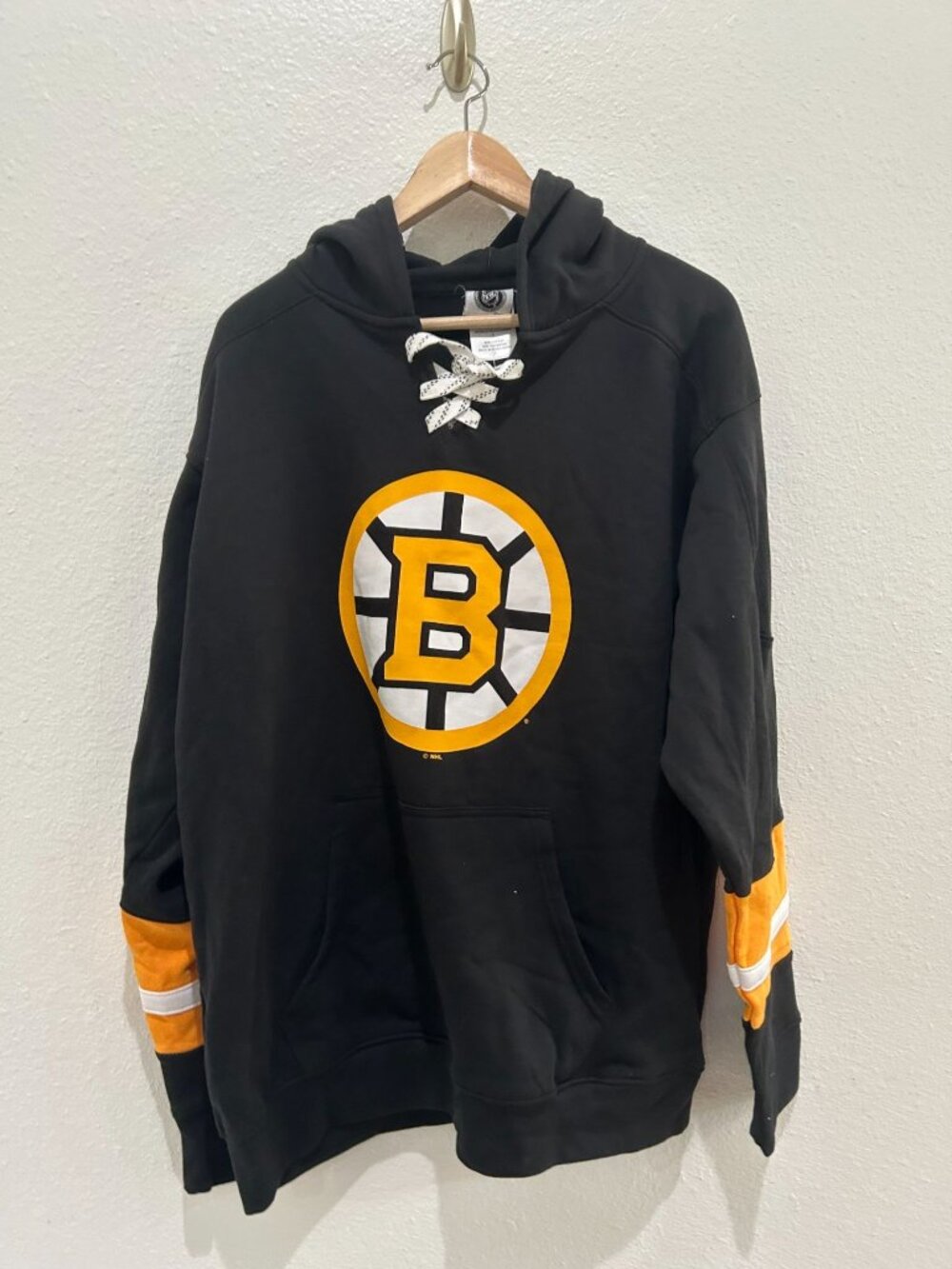 NWT NHL Boston Bruins Men's Large Long Sleeve Hooded Sweatshirt with Lace - L